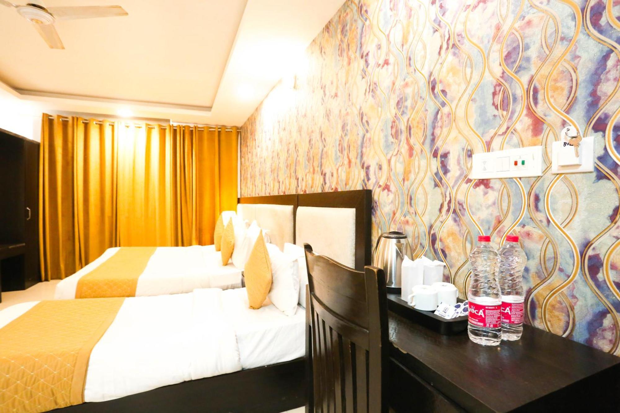 Hotel Aashiyana ニューデリー エクステリア 写真